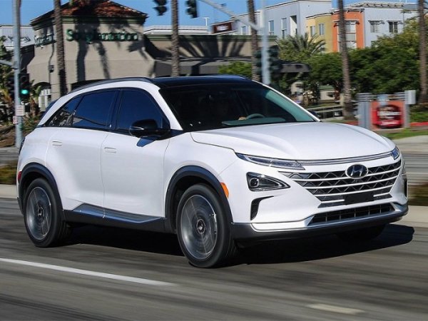 Експертите разкритикуваха този SUV, който, според тях, няма да бъде труден за разбиване. Въпреки това, системата за защита на автомобила се справи добре с отделни тестове и затова не всичко е толкова безнадеждно.